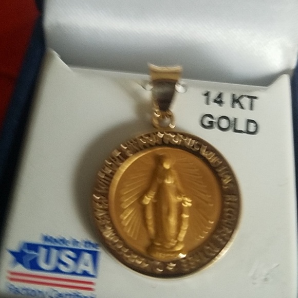 🔥SOLD 🔥14k Yellow Gold Cathedral pendant - Picture 6 of 6